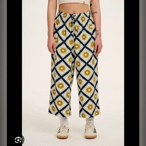 Lucy & Yak Chuck Wide Leg Cotton Trousers in White Cosmo Print - XL